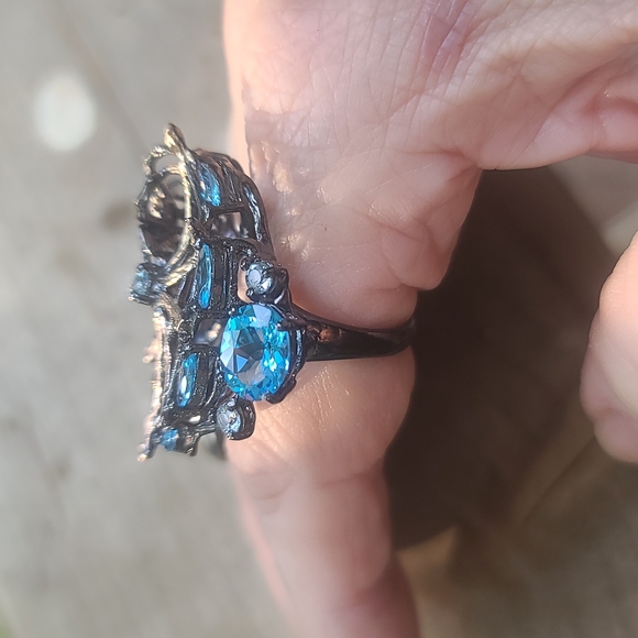 Gorgeous blue&white Topaz spiderweb cocktail ring - Picture 7 of 10